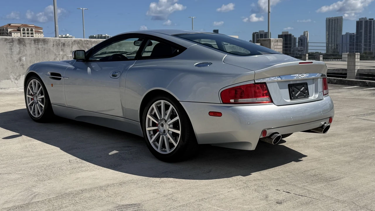 2005 Aston Martin Vanquish 1st Gen - Image 24 of 31