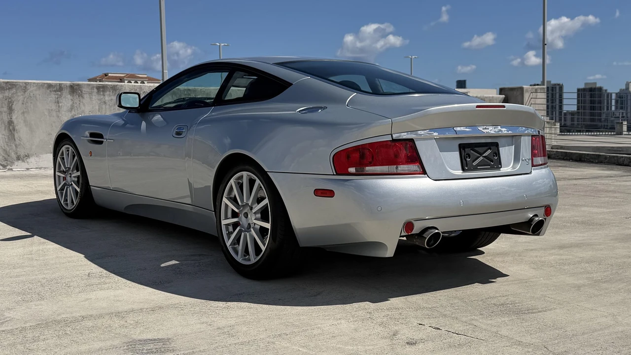 2005 Aston Martin Vanquish 1st Gen - Image 22 of 31