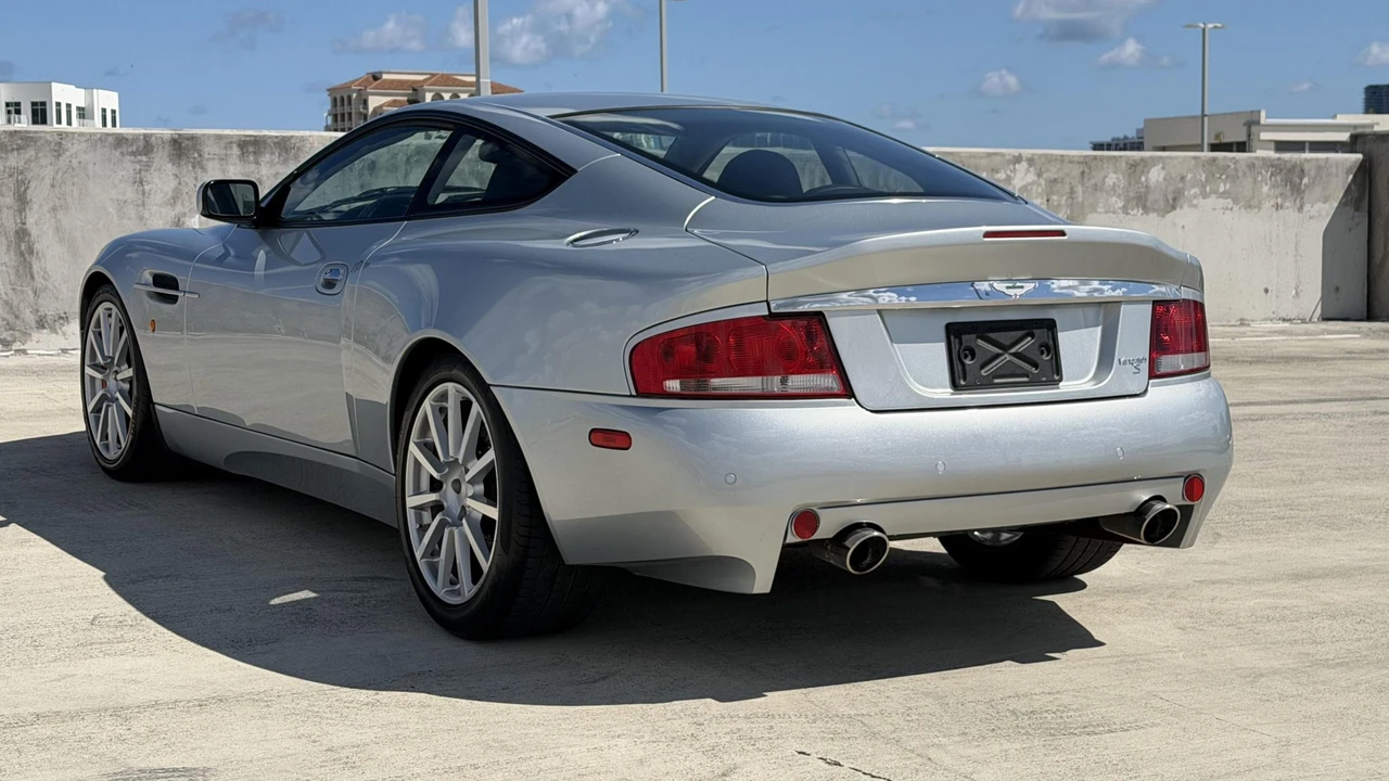 2005 Aston Martin Vanquish 1st Gen - Image 21 of 31