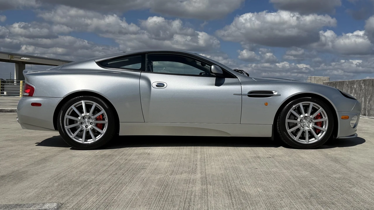 2005 Aston Martin Vanquish 1st Gen - Image 13 of 31