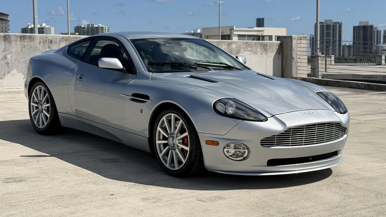 2005 Aston Martin Vanquish 1st Gen - Image 10 of 31