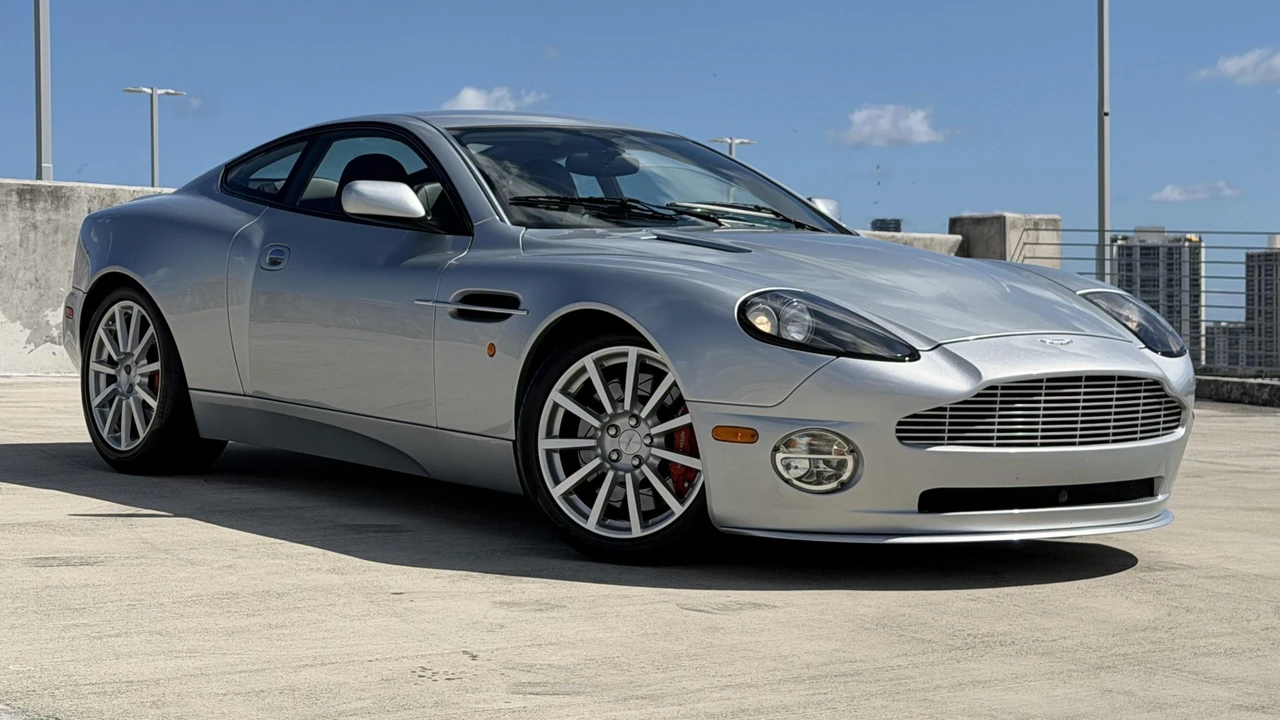 2005 Aston Martin Vanquish 1st Gen - Image 12 of 31