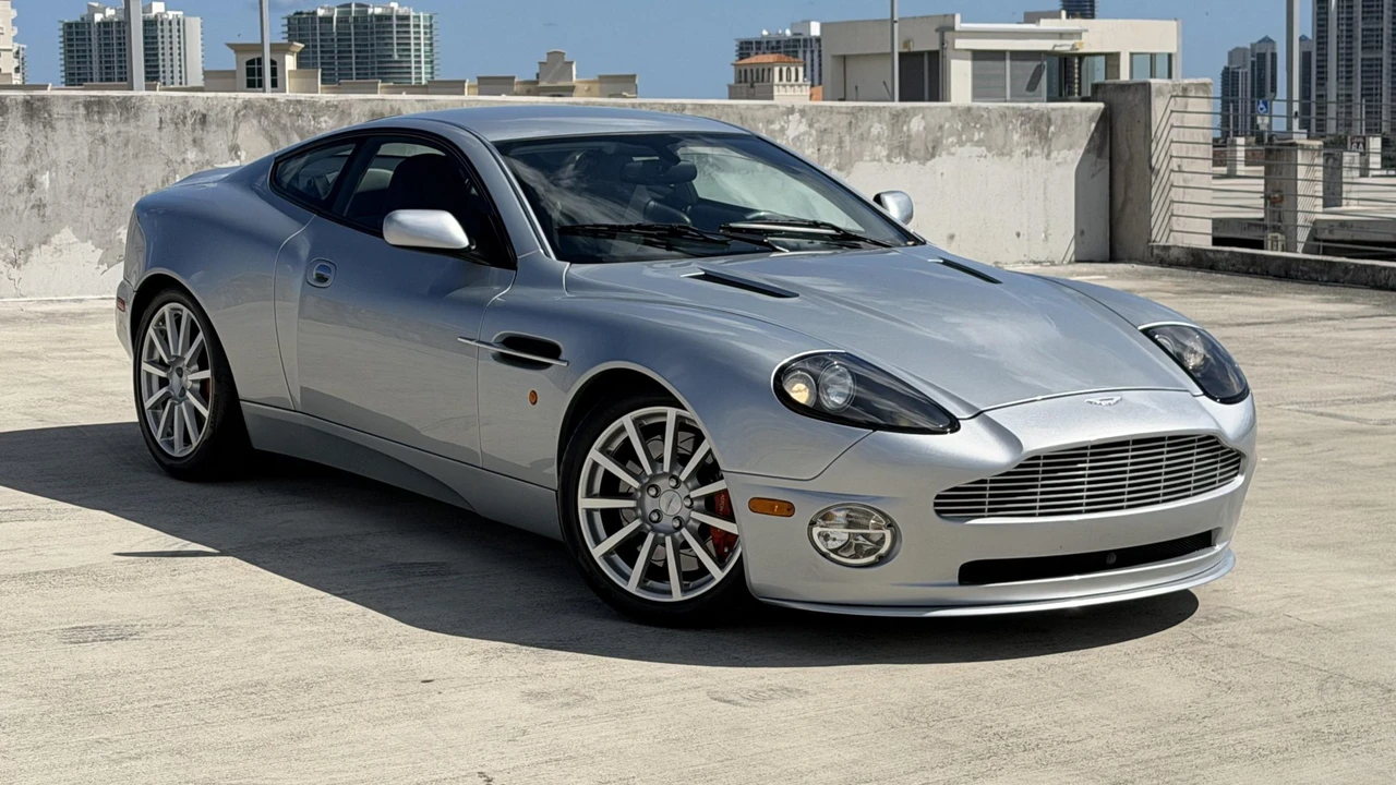 2005 Aston Martin Vanquish 1st Gen - Image 11 of 31