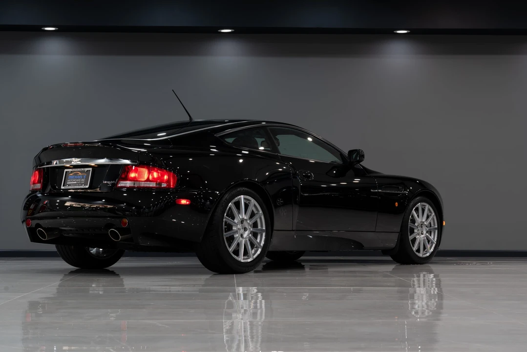 2005 Aston Martin Vanquish 1st Gen - Image 23 of 31