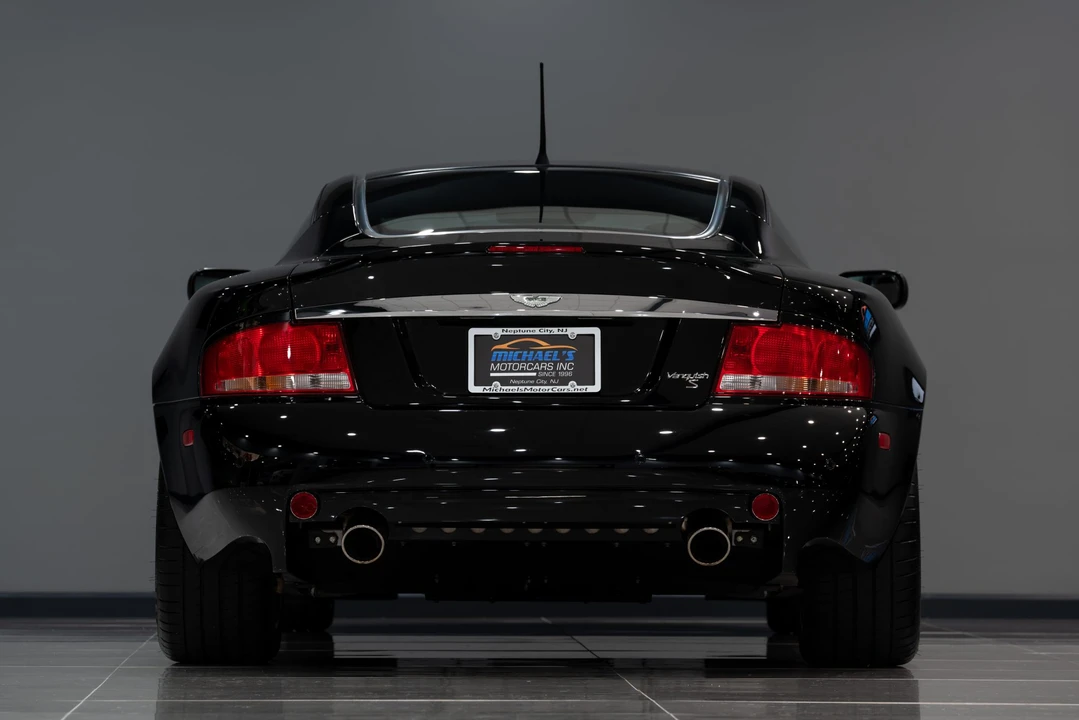2005 Aston Martin Vanquish 1st Gen - Image 17 of 31