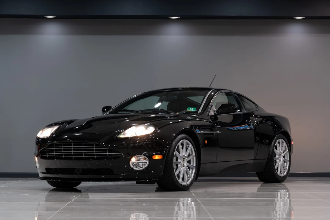 2005 Aston Martin Vanquish 1st Gen - Image 11 of 31
