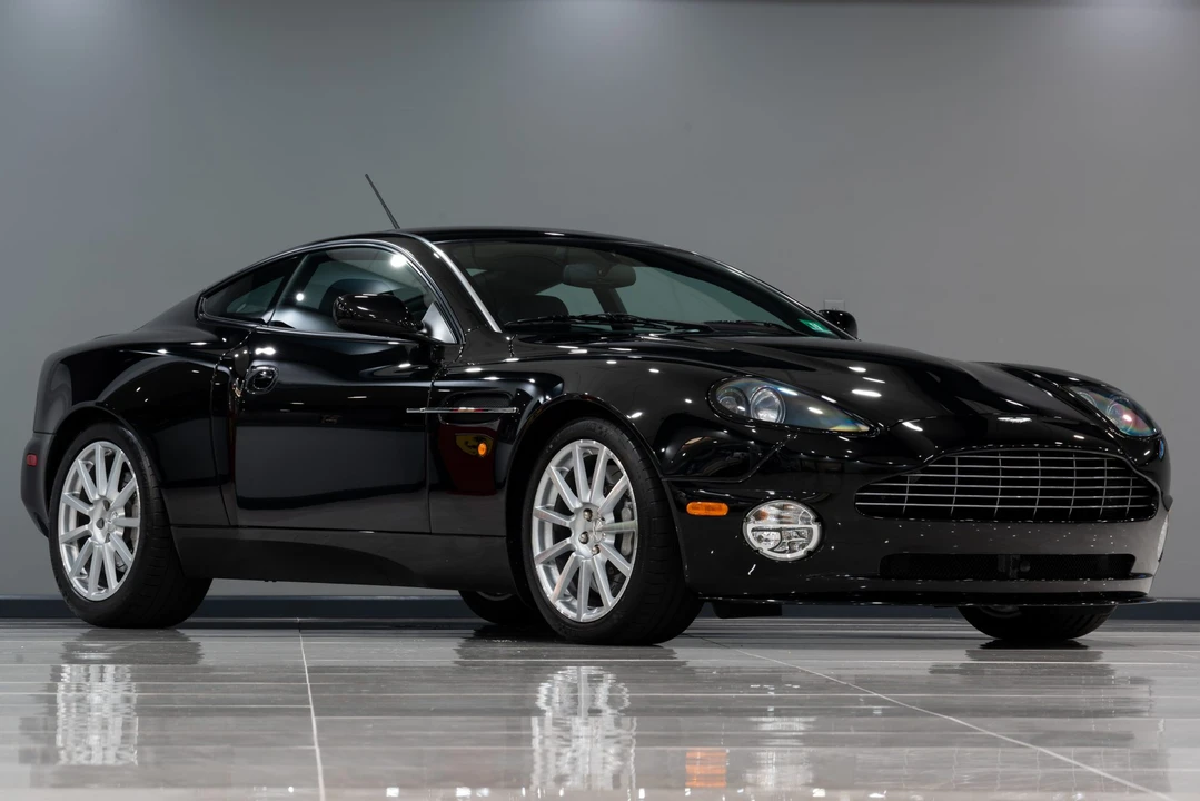 2005 Aston Martin Vanquish 1st Gen - Image 28 of 31