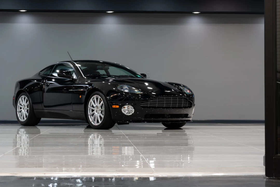 2005 Aston Martin Vanquish 1st Gen - Image 27 of 31