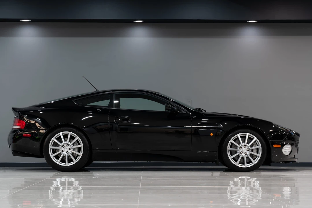 2005 Aston Martin Vanquish 1st Gen - Image 26 of 31