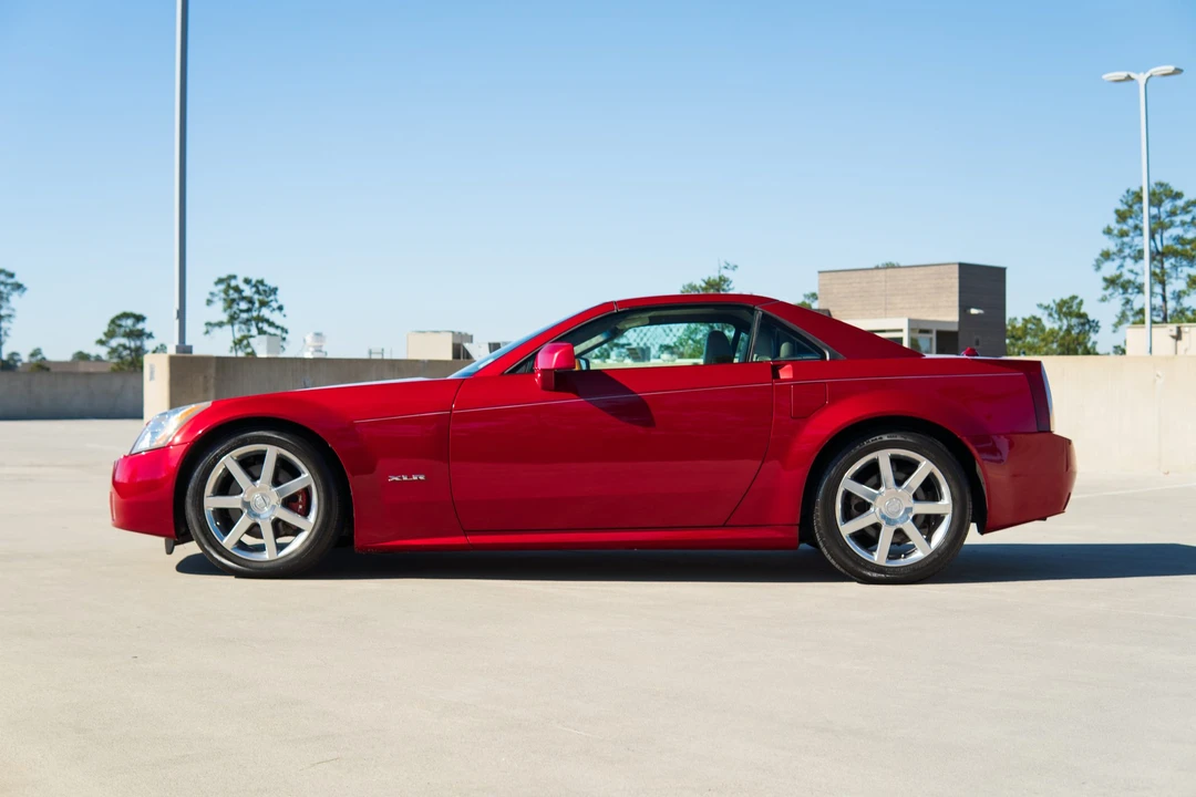 2005 Cadillac XLR - Image 29 of 31