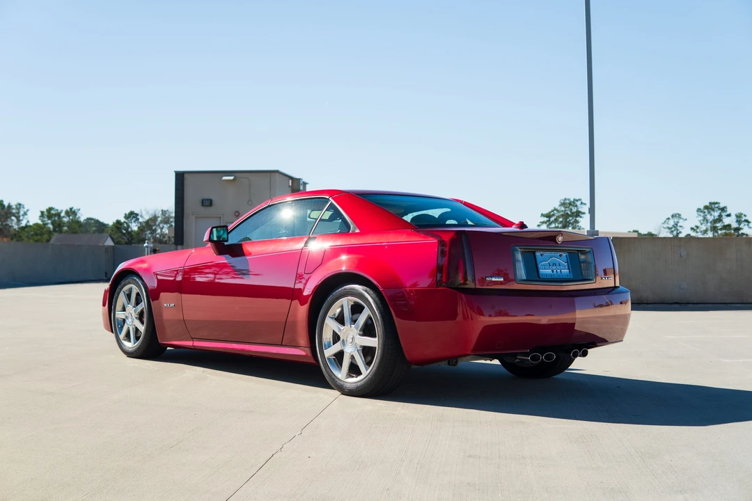 2005 Cadillac XLR - Image 28 of 31