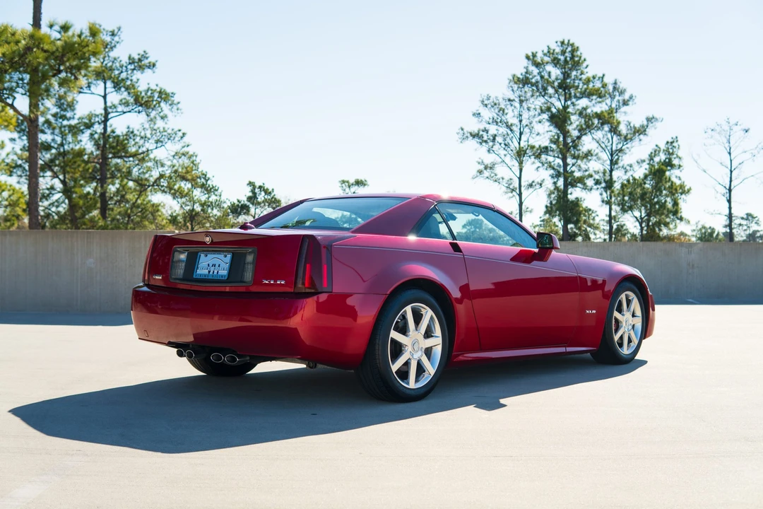 2005 Cadillac XLR - Image 24 of 31