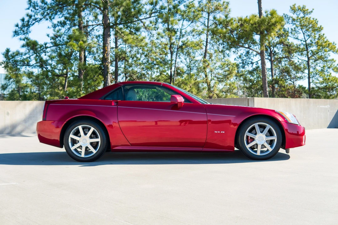 2005 Cadillac XLR - Image 22 of 31