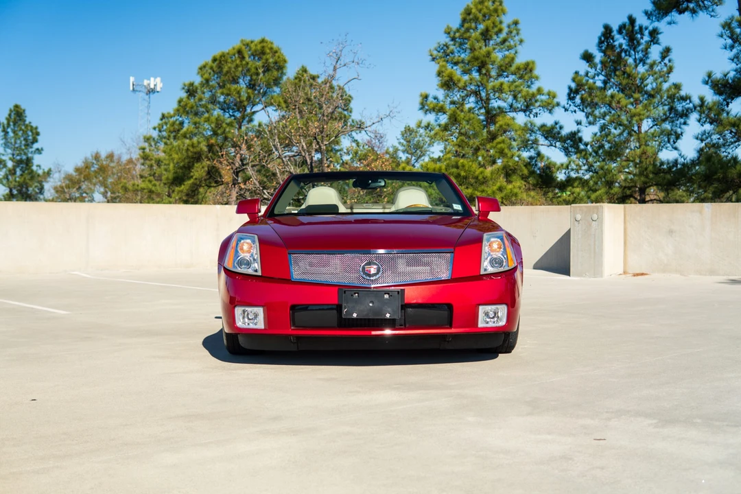 2005 Cadillac XLR - Image 4 of 31