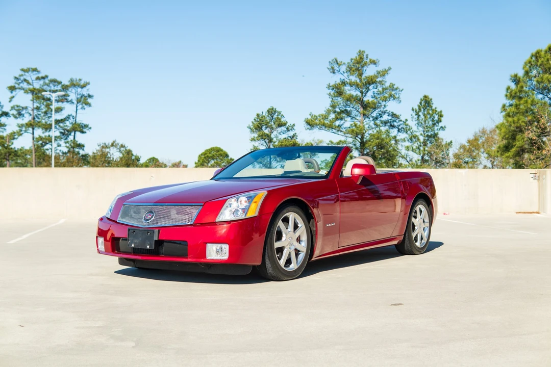 2005 Cadillac XLR - Image 2 of 31