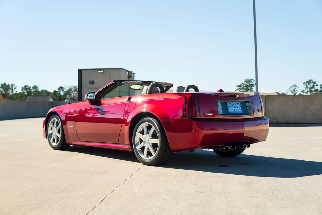 2005 Cadillac XLR - Image 14 of 31