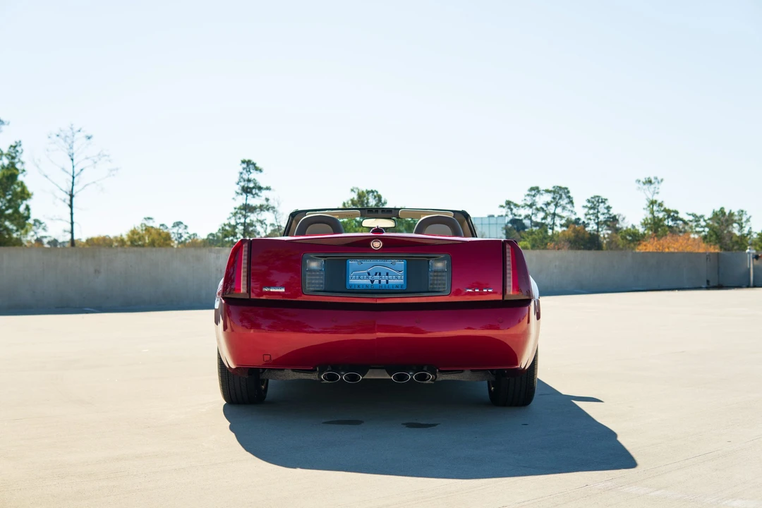 2005 Cadillac XLR - Image 12 of 31