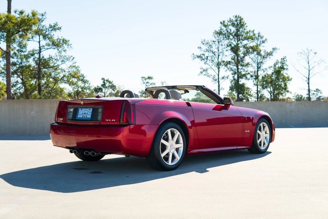 2005 Cadillac XLR - Image 10 of 31