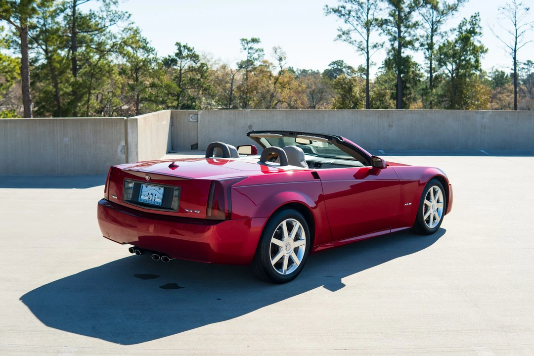 2005 Cadillac XLR - Image 9 of 31