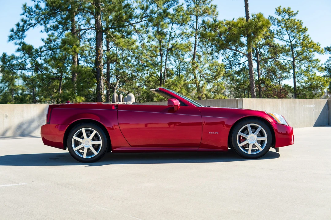2005 Cadillac XLR - Image 8 of 31