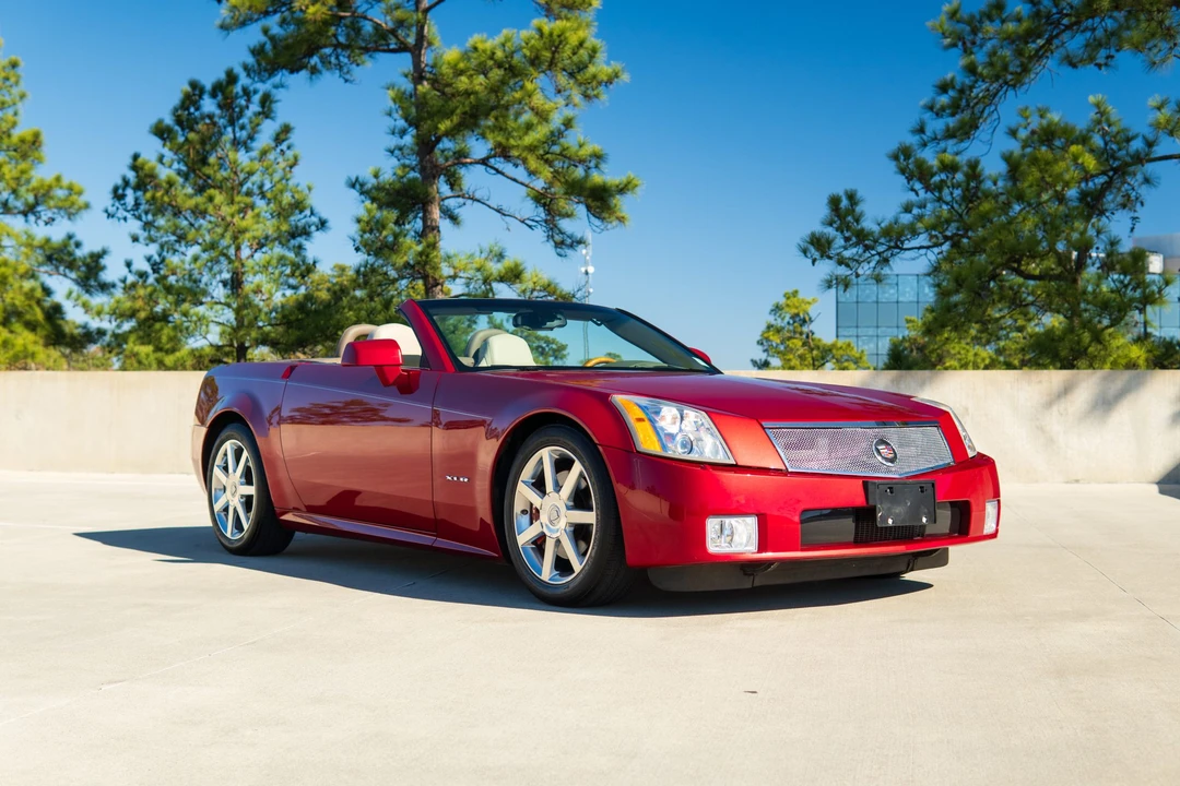 2005 Cadillac XLR - Image 7 of 31