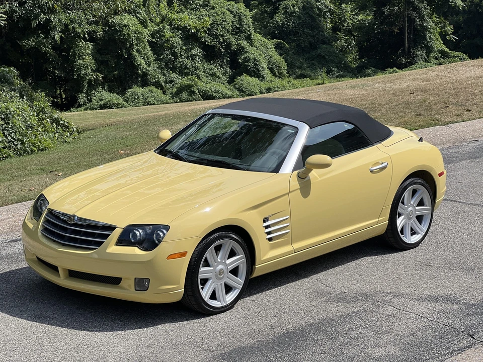2005 Chrysler Crossfire - Image 2 of 31