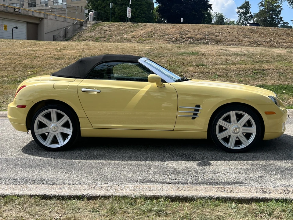 2005 Chrysler Crossfire - Image 18 of 31