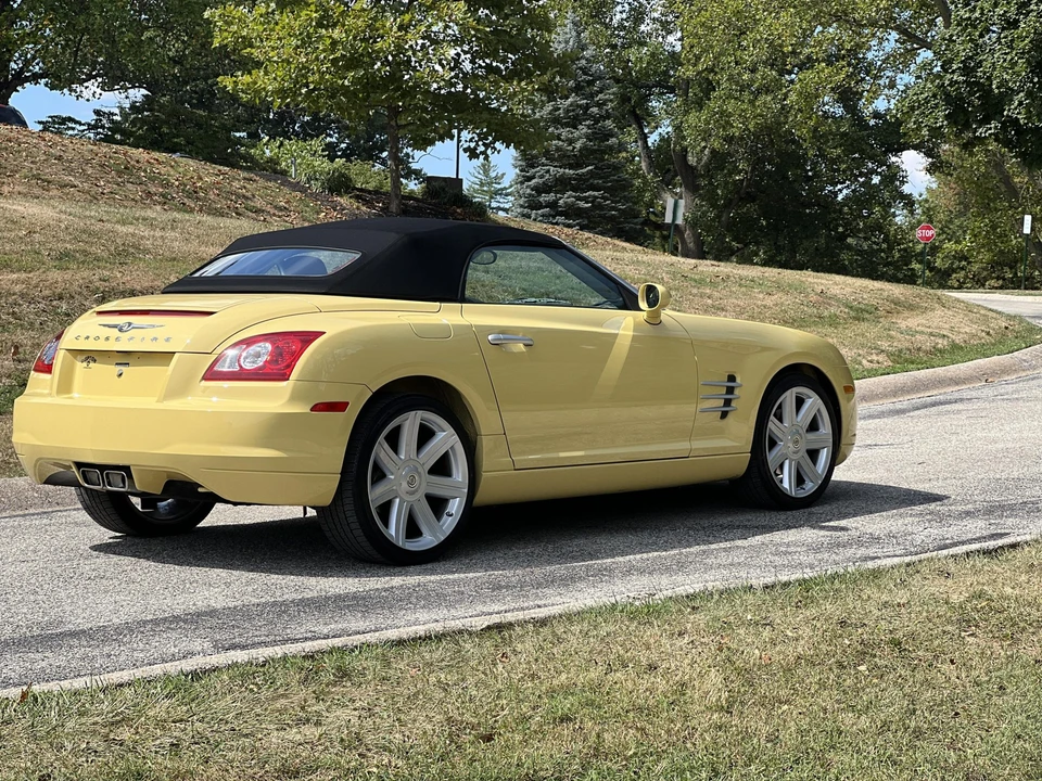2005 Chrysler Crossfire - Image 19 of 31