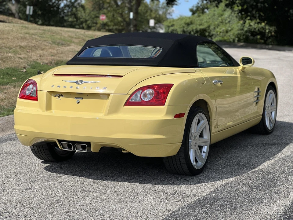 2005 Chrysler Crossfire - Image 22 of 31