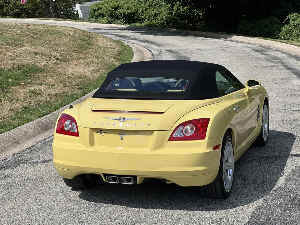 2005 Chrysler Crossfire - Image 23 of 31