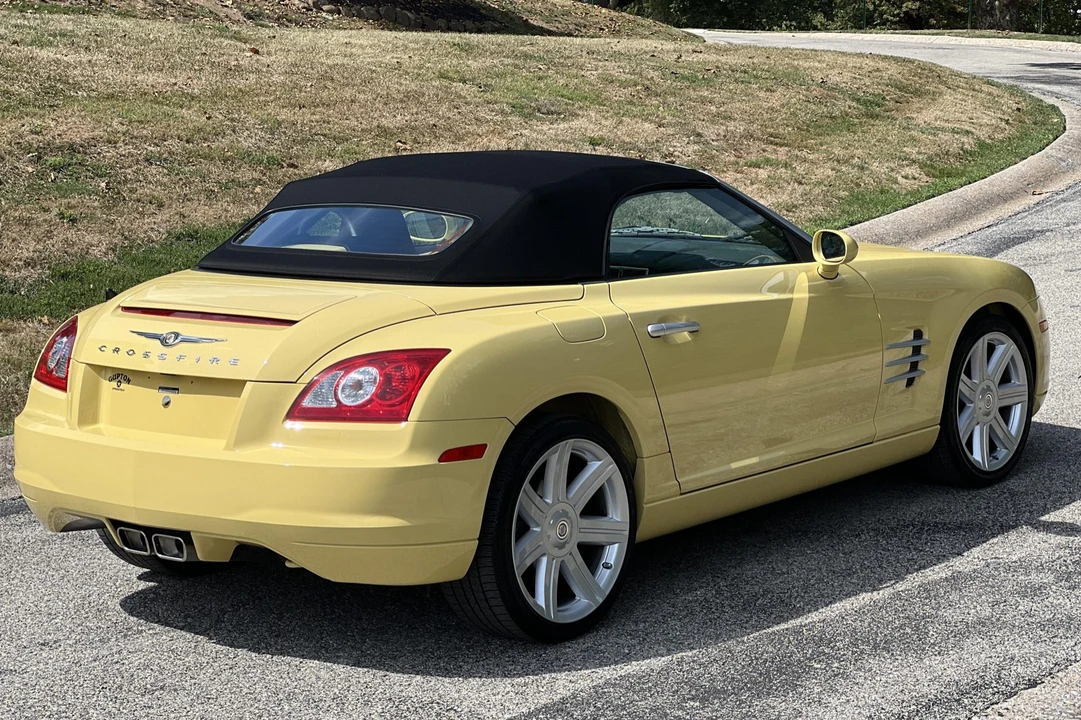 2005 Chrysler Crossfire - Image 21 of 31