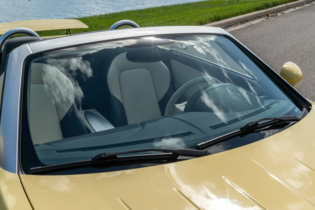 2005 Chrysler Crossfire - Image 20 of 31
