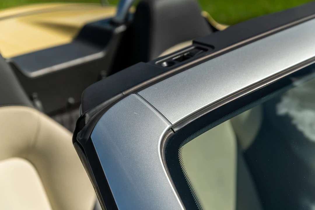 2005 Chrysler Crossfire - Image 21 of 31