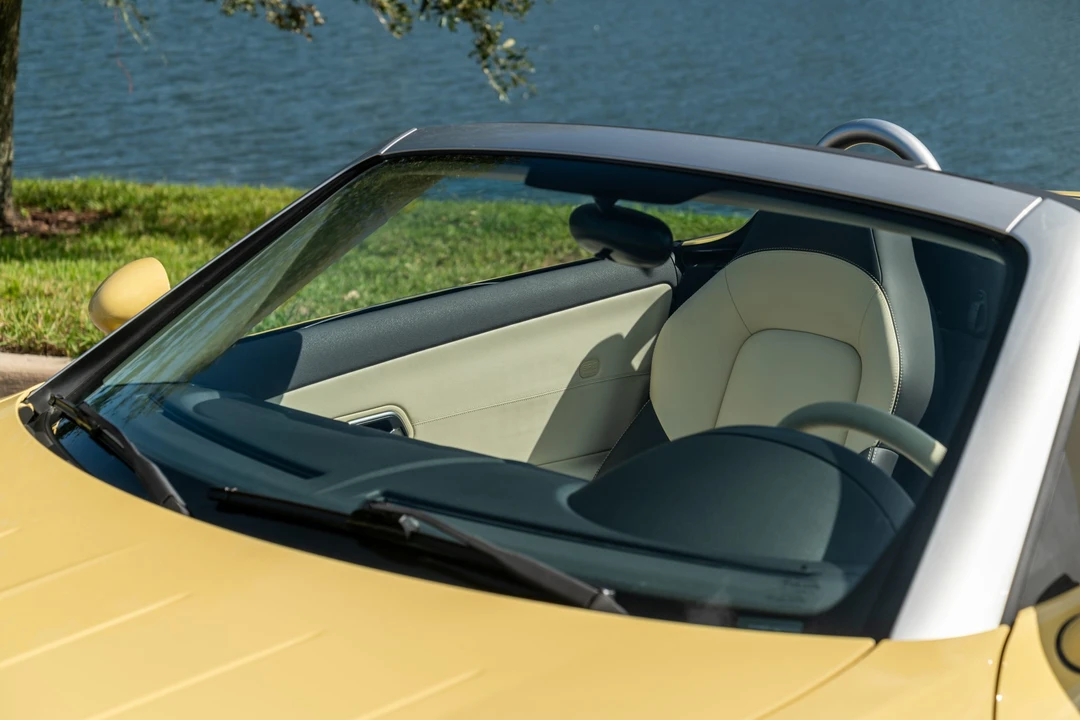 2005 Chrysler Crossfire - Image 22 of 31