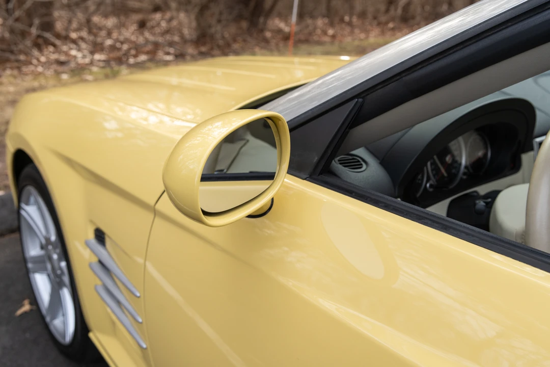 2005 Chrysler Crossfire - Image 23 of 31