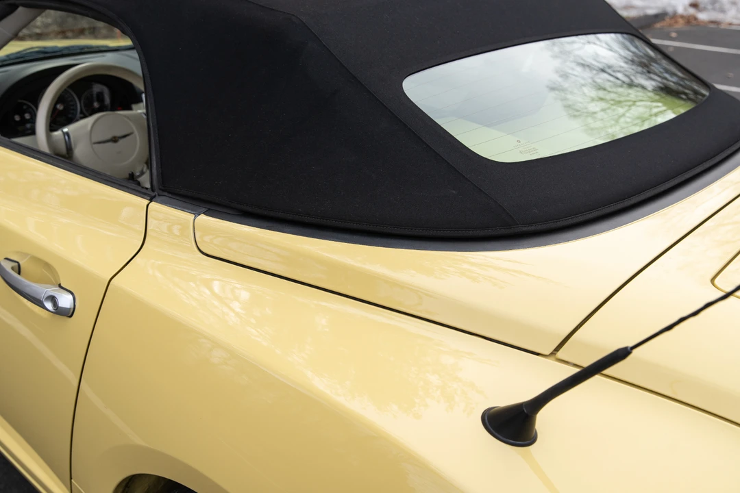 2005 Chrysler Crossfire - Image 26 of 31