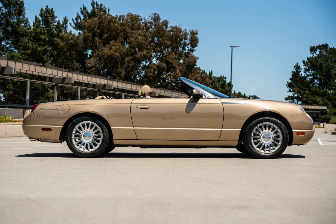 2005 Ford Thunderbird 11th Gen - Image 19 of 31