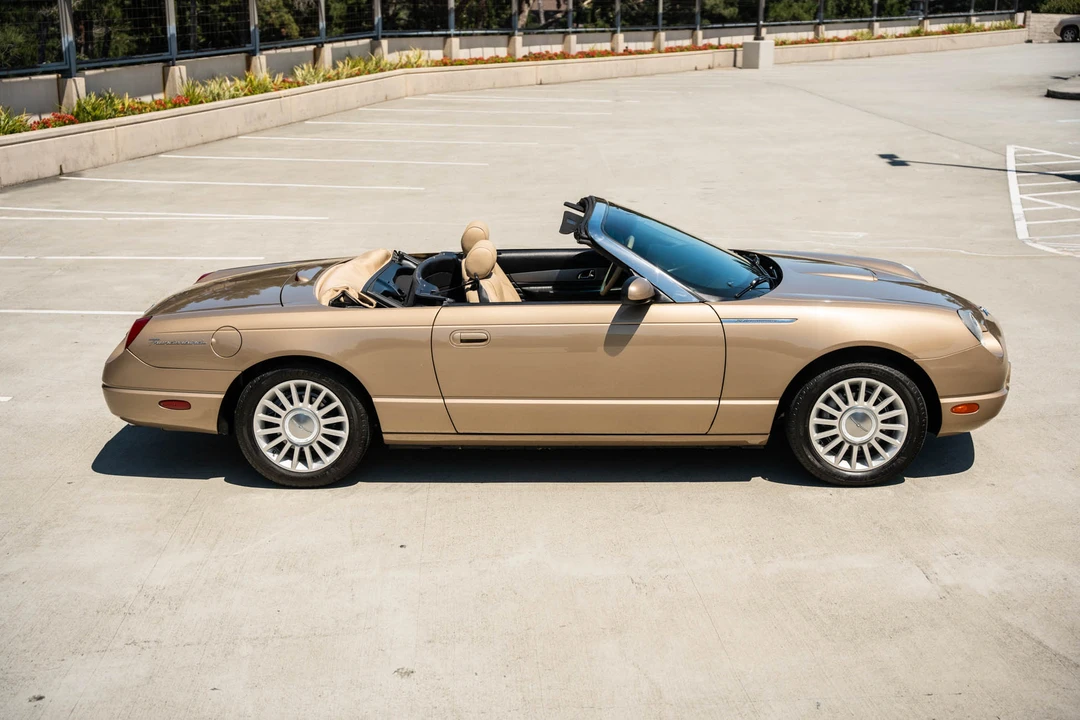 2005 Ford Thunderbird 11th Gen - Image 21 of 31