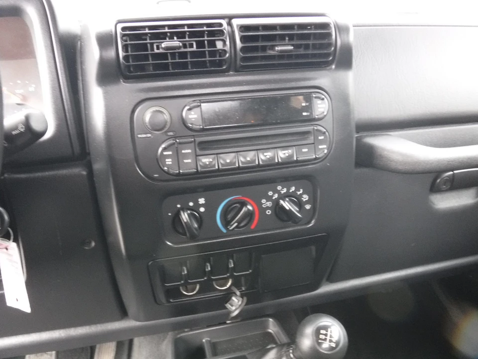 2005 Jeep TJ Wrangler - Image 25 of 31