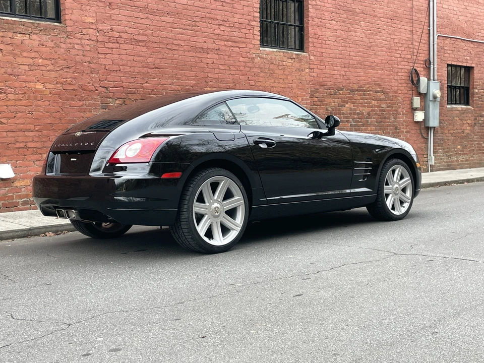 2006 Chrysler Crossfire - Image 10 of 31