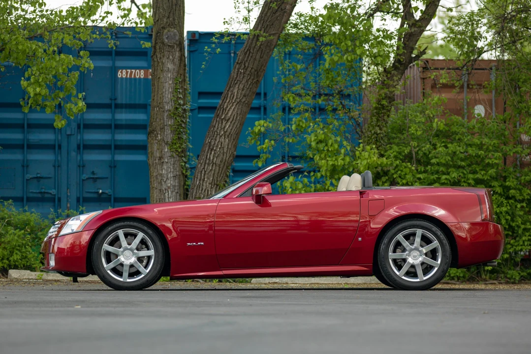 2008 Cadillac XLR - Image 8 of 31