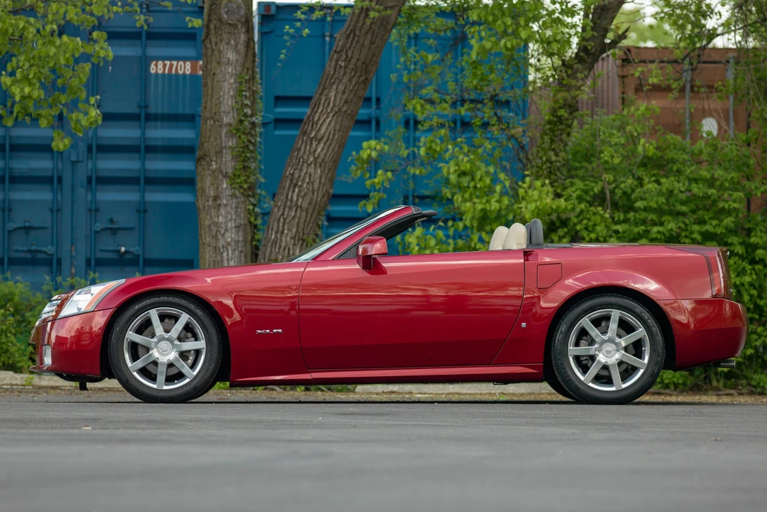 2008 Cadillac XLR - Image 9 of 31