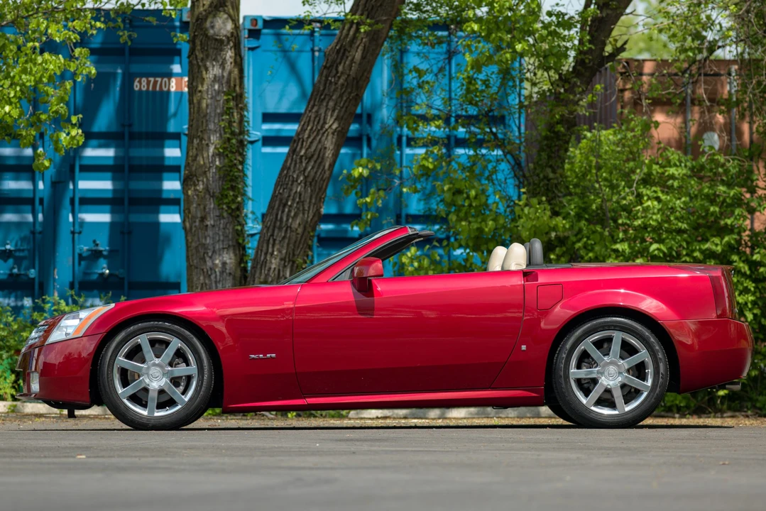 2008 Cadillac XLR - Image 10 of 31