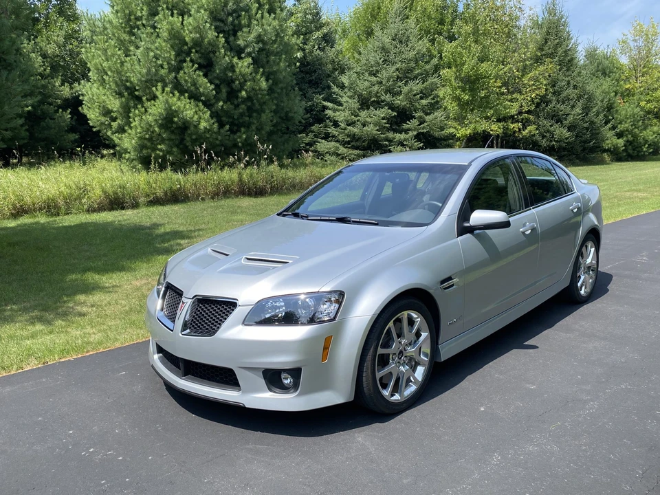 2009 Pontiac G8 - Image 2 of 31