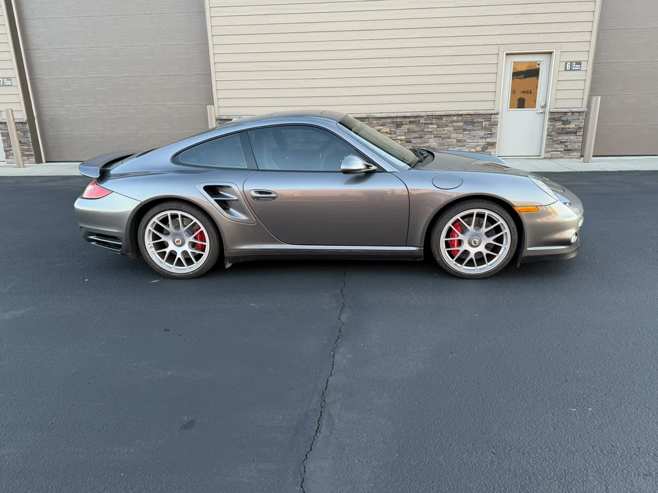2010 Porsche 997 Turbo - Image 6 of 31