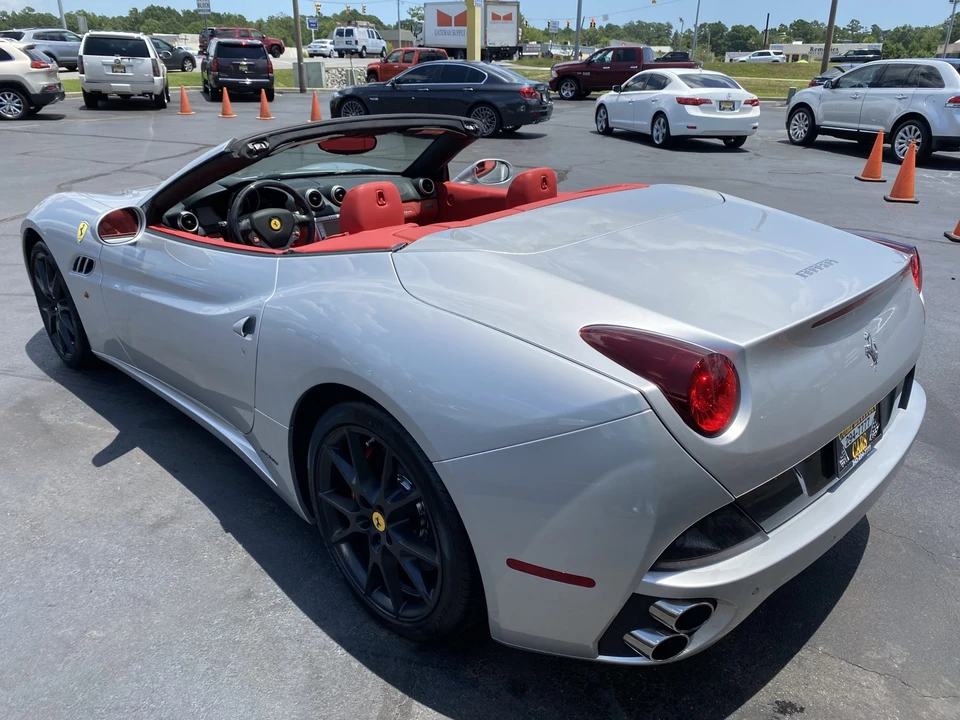 2012 Ferrari California - Image 12 of 31