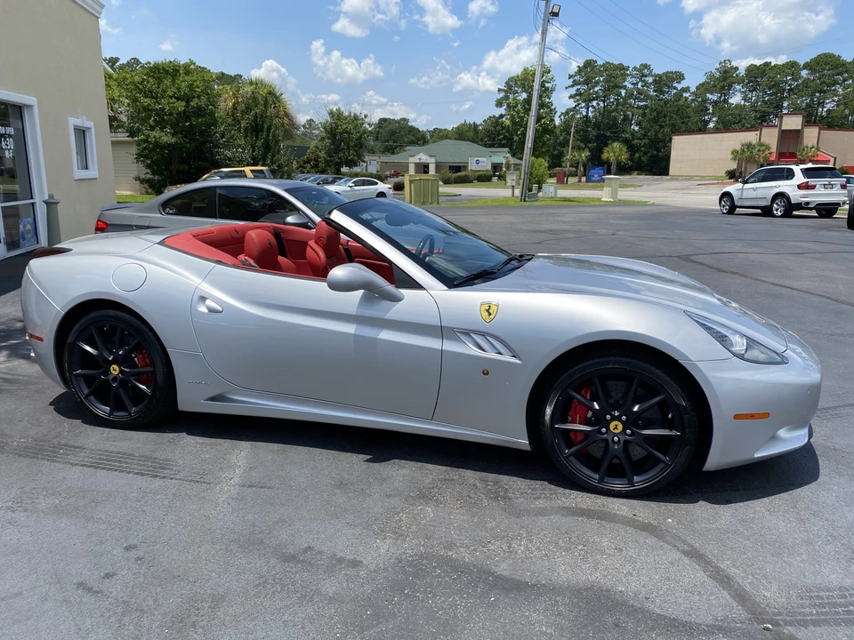 2012 Ferrari California - Image 2 of 31