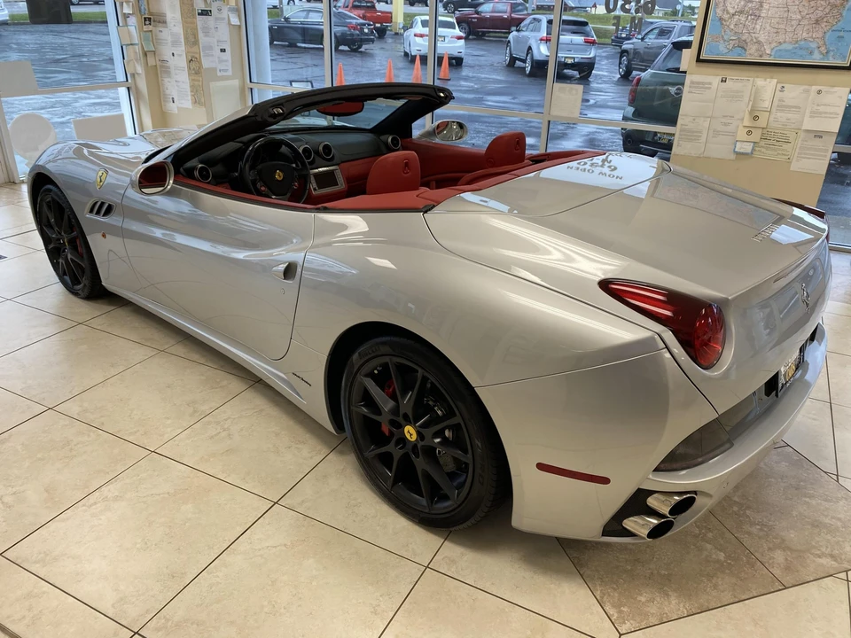 2012 Ferrari California - Image 28 of 31