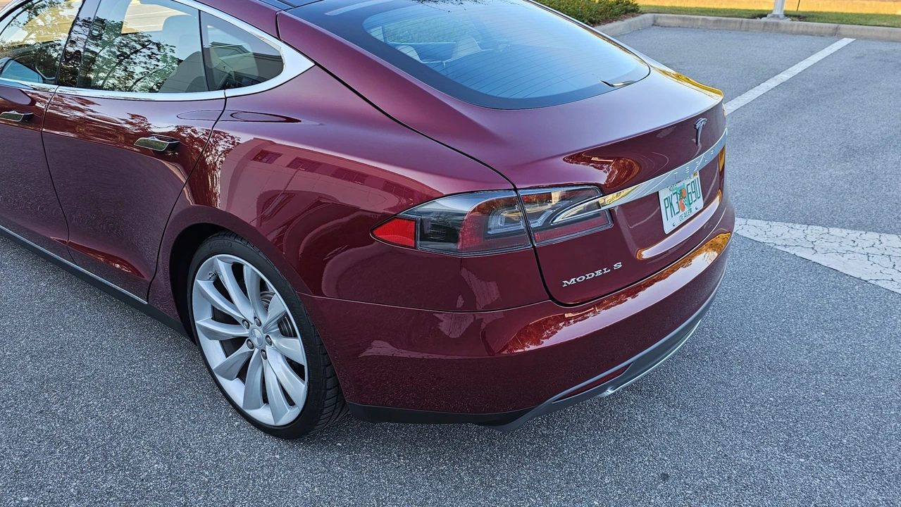 2012 Tesla Model S - Image 23 of 31