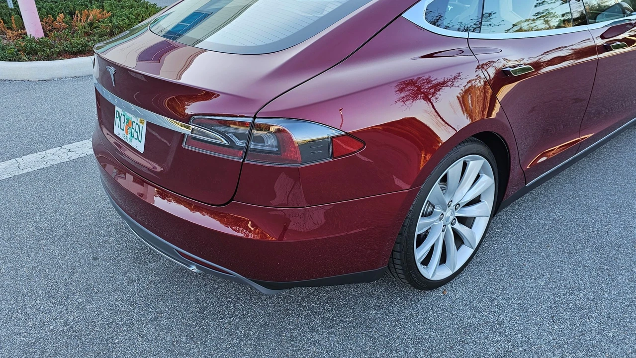 2012 Tesla Model S - Image 24 of 31